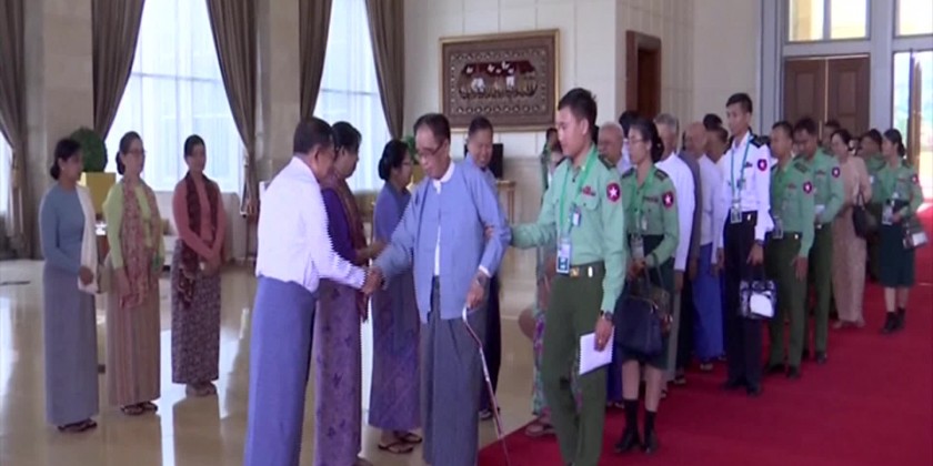 Paying Respects: Tatmadaw families pay respects to retired personnel
